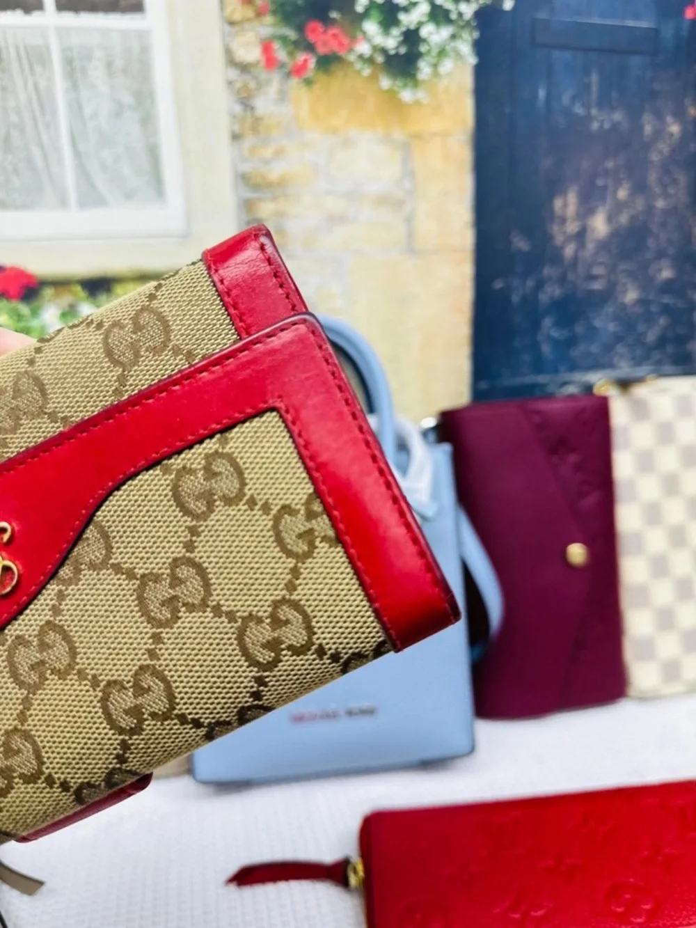 Gucci Beige GG Canvas Wallet with Red Leather Trim - Picture 4 of 8